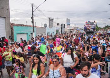 CarnaFolia 2026 leva alegria e cores às ruas com o bloco infantil CarnaFolia Kids em Campo Alegre