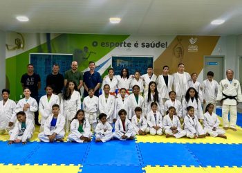 Esporte e inclusão: prefeitura de Campo Alegre novos kimonos a alunos da escolinha de judô semel