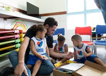 Prefeitura de Campo Alegre realiza entrega de kits escolares em Centros de Educação Infantil