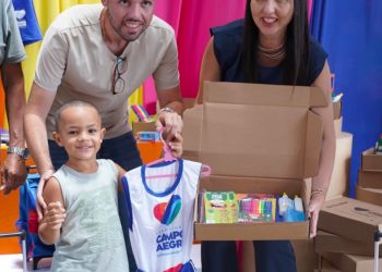 Prefeitura de Campo Alegre realiza mais uma entrega de fardamentos e kits escolares para alunos da rede municipal