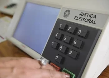 Eleitor tem um mês para regularizar pendências e ficar apto a votar