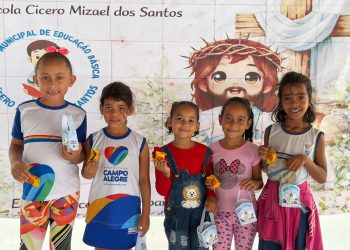 Prefeitura de Campo Alegre realiza programação especial de Páscoa para alunos da rede municipal com distribuição de chocolates