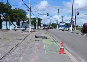Idoso sofre mal súbito e morre na calçada de supermercado em Maceió