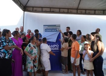 Prefeita Pauline Pereira realizou a inauguração da pavimentação de mais uma rua e uma praça no povoado Chã da Imbira