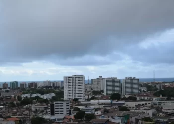 Feriado terá chuvas passageiras e variação de nuvens em Alagoas
