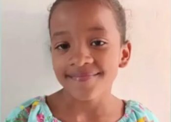 Tragédia em balneário: menina de 11 anos morre após ser arremessada em piscina
