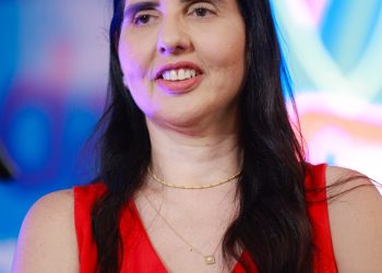 Prefeita Pauline Pereira anuncia reajuste de 10% para professores e profissionais de apoio em Campo Alegre