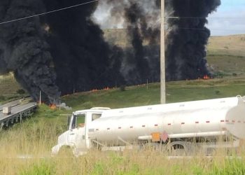 Incêndio próximo à Usina Sinimbu interdita acesso à BR-101 e mobiliza bombeiros