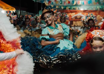 Apresentações de quadrilha e muito forró marcaram a passagem da Caravana do Forró pela Chã da Imbira