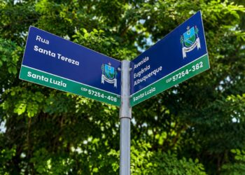 Prefeitura instala novas placas de identificação em ruas de Campo Alegre
