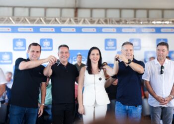 Campo Alegre é contemplado com novas máquinas através do senador Renan Filho