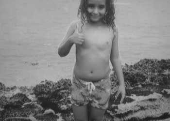 Menino de 6 anos é encontrado morto em terreno baldio; polícia investiga o caso