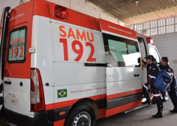 Homem tenta matar mulher, é contido por populares e acaba preso por tentativa de feminicídio