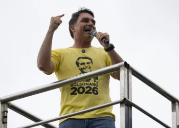 A 6 dias da eleição, veja as propostas de Flávio Bolsonaro para reduzir impostos