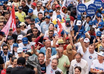 Caminhada de Renan Filho reúne cerca de 80 mil pessoas na reta final da campanha em Maceió