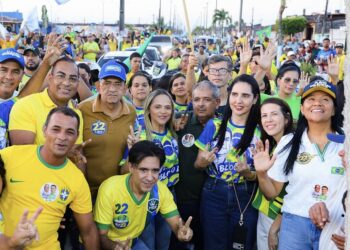 Apoiadores de Flávio Bolsonaro realizam motocarreata em Luziápolis com participação da prefeita Pauline Pereira