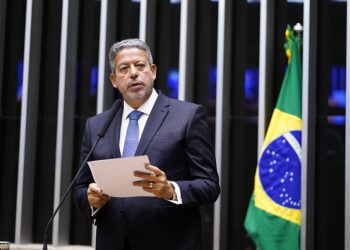 Arthur Lira entra nas articulações para comandar o Senado em eventual governo Bolsonaro
